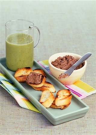 simsearch:825-05811280,k - Cream of broccoli and mustard Tapenade on croutons Stock Photo - Premium Royalty-Free, Code: 652-03801745