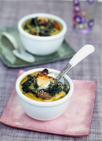 simsearch:652-03801167,k - Spinach,goat's cheese and raisins au gratin Foto de stock - Sin royalties Premium, Código: 652-03801757