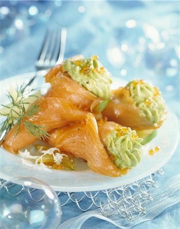 simsearch:652-03802086,k - Smoked salmon cones filled with guacomole and crab Foto de stock - Sin royalties Premium, Código: 652-03801846