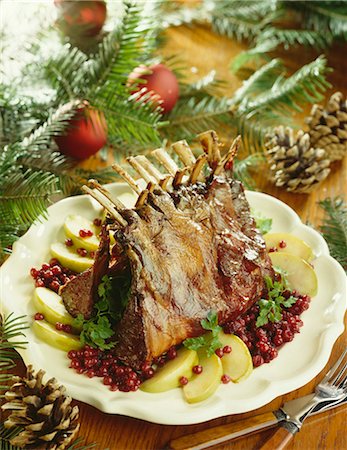 Loin of venison with apples and cranberries Stock Photo - Premium Royalty-Free, Code: 652-03801843