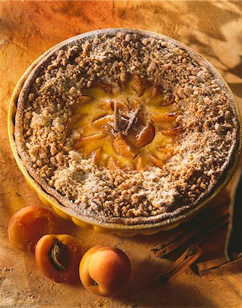 simsearch:652-03801879,k - Apricot Streusel tart Stock Photo - Premium Royalty-Free, Code: 652-03801877