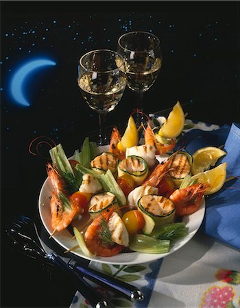 simsearch:652-03801855,k - Grilled fish and vegetable skewers Foto de stock - Sin royalties Premium, Código: 652-03801904