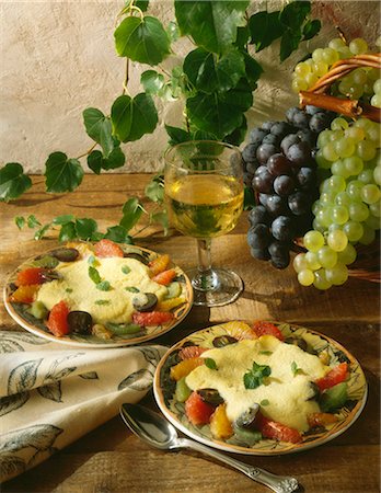 simsearch:652-03801551,k - Semoule aux fruits mélangés Photographie de stock - Premium Libres de Droits, Code: 652-03801955