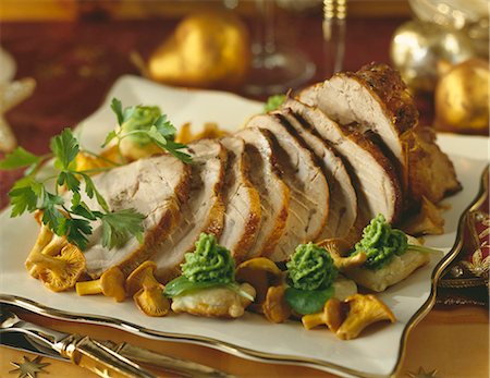 Sliced veal roast with chanterelles Stock Photo - Premium Royalty-Free, Code: 652-03801978