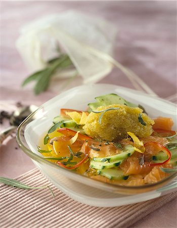 sherbet ice - Salade de saumon au concombre et glace sorbet thé vert Photographie de stock - Premium Libres de Droits, Code: 652-03802000