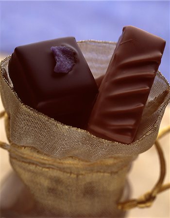 simsearch:652-03803917,k - Bag of chocolates Stock Photo - Premium Royalty-Free, Code: 652-03802095