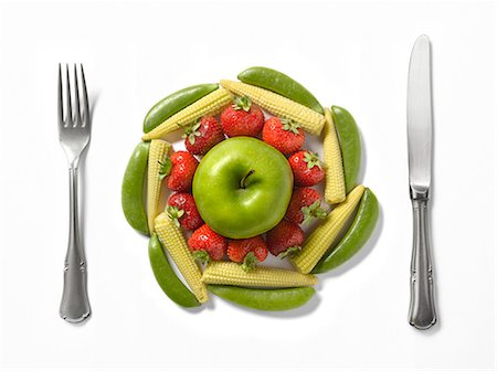 Plate-shaped composition with vegetables and fruit Stock Photo - Premium Royalty-Free, Code: 652-03802292