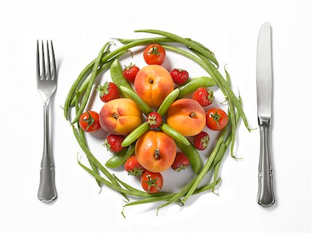 string bean - Plate-shaped composition with vegetables and fruit Stock Photo - Premium Royalty-Free, Code: 652-03802293
