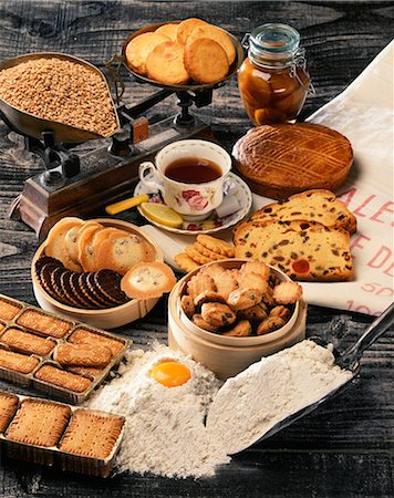 Selection of cookies and biscuits Foto de stock - Sin royalties Premium, Código: 652-03802301