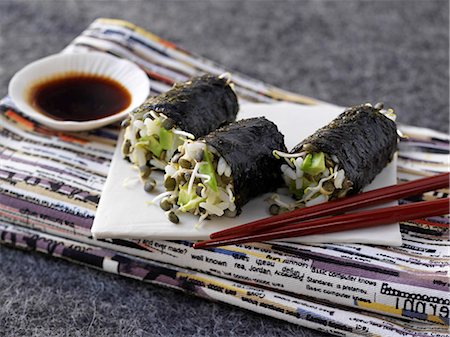 seaweed - Lentil sprout Makis Stock Photo - Premium Royalty-Free, Code: 652-03802373