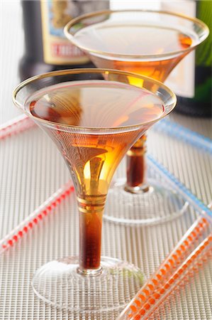simsearch:652-03802344,k - Two glasses of Kir Foto de stock - Sin royalties Premium, Código: 652-03802445