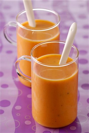 simsearch:652-03800443,k - Cream of pumpkin soup Foto de stock - Sin royalties Premium, Código: 652-03802468