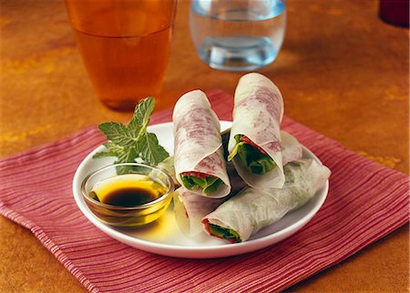 spring roll - Smoked Magret ,lettuce and mint spring rolls Stock Photo - Premium Royalty-Free, Code: 652-03802529