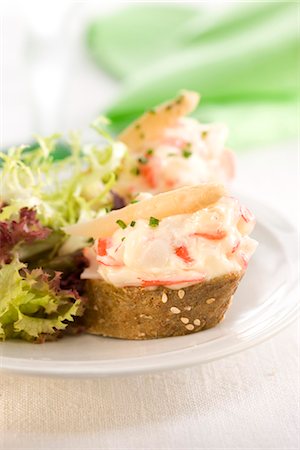 King crab,mayonnaise and white asparagus on a bite-size slice of bread Stock Photo - Premium Royalty-Free, Code: 652-03802632