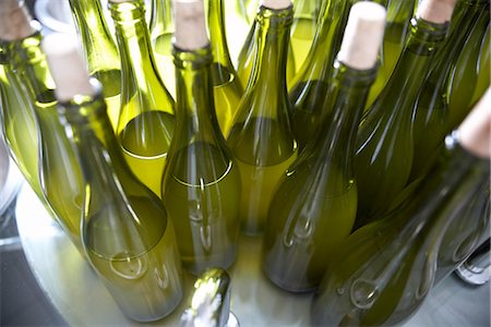 simsearch:652-03802930,k - Bouteilles de vin Photographie de stock - Premium Libres de Droits, Code: 652-03802820