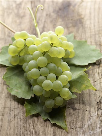 Bunch of white grapes Stock Photo - Premium Royalty-Free, Code: 652-03802840
