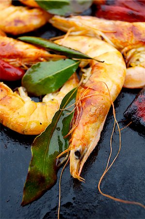 Shrimps and bay leaves a la plancha Foto de stock - Sin royalties Premium, Código: 652-03802876