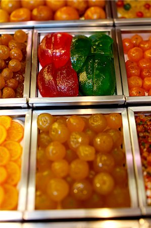 Crystallized fruit on a stall Fotografie stock - Premium Royalty-Free, Codice: 652-03802889
