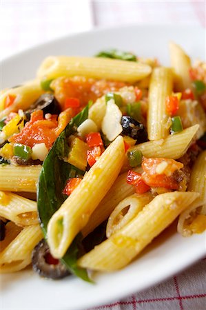 red pepper and basil - Penne, pepper and basil fricassée Stock Photo - Premium Royalty-Free, Code: 652-03802891