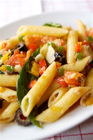 penne - Fricassée de Penne, de poivre et de basilic Photographie de stock - Premium Libres de Droits, Code: 652-03802891