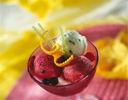 fruit sherbet - Dish of apple,raspberry and blackcurrant sorbet Stock Photo - Premium Royalty-Free, Code: 652-03803001