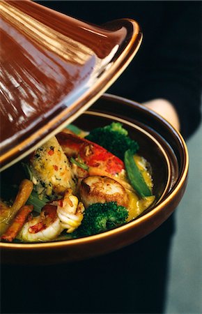 Scallop,lobster and vegetable tajine Foto de stock - Sin royalties Premium, Código: 652-03803070