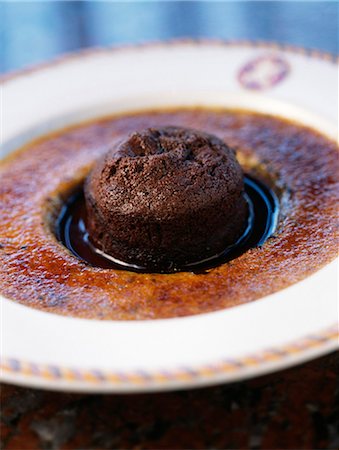 food photography chocolate pouring - Crème brûlée and chocolate Moelleux Stock Photo - Premium Royalty-Free, Code: 652-03803100