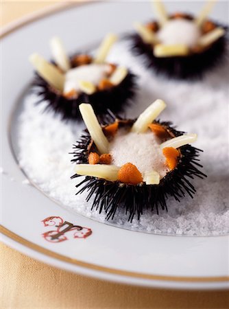 erizo de mar - Urchins with creamed white asparagus Foto de stock - Sin royalties Premium, Código: 652-03803117