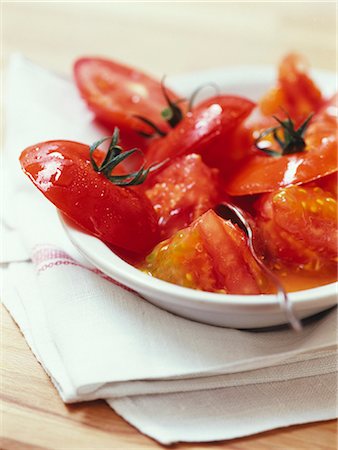 peeling vegetable - Plate with the inside and the tops of the tomatoes Stock Photo - Premium Royalty-Free, Code: 652-03803155