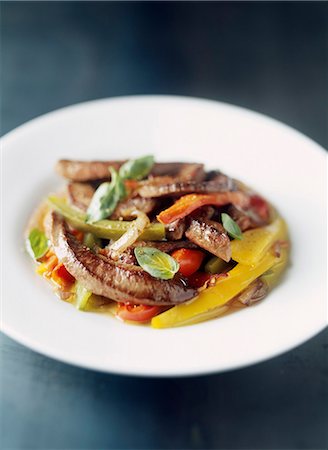 simsearch:652-06818673,k - Sliced beef with peppers and basil Stock Photo - Premium Royalty-Free, Code: 652-03803166