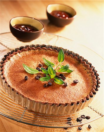 simsearch:652-03801598,k - Coffee tart with chocolate sauce Foto de stock - Sin royalties Premium, Código: 652-03803217