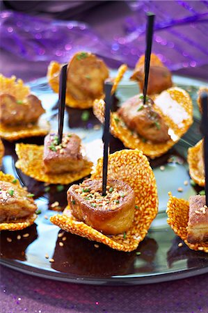 Nougatine tuile biscuits with pan-fried Foie-gras cubes Stock Photo - Premium Royalty-Free, Code: 652-03803248