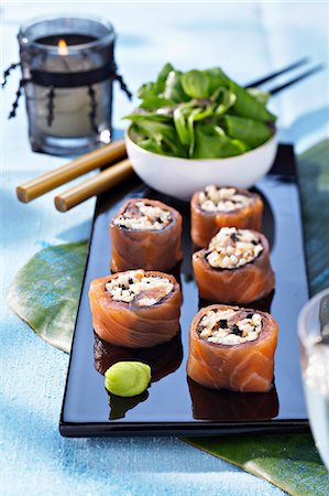 simsearch:652-03802778,k - Crab,smoked salmon and truffle makis Foto de stock - Sin royalties Premium, Código: 652-03803264