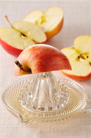 squeezer - Apple juice Stock Photo - Premium Royalty-Free, Code: 652-03803404