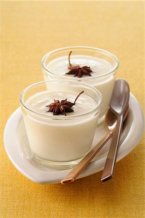 Star anise yoghurt Stock Photo - Premium Royalty-Free, Code: 652-03803419