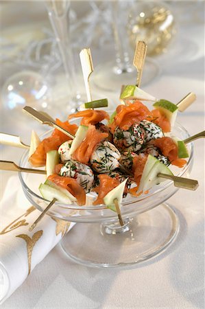 Smoked salmon,goat's cheese and apple on sticks Stock Photo - Premium Royalty-Free, Code: 652-03803444