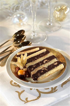 simsearch:652-03801400,k - Chocolat noisette foncée et éponge en couches de gâteau Photographie de stock - Premium Libres de Droits, Code: 652-03803443