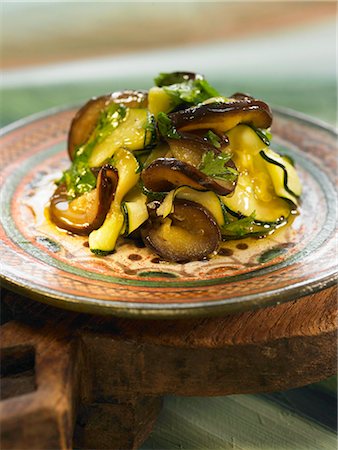 finger food people - Eggplant and zucchini salad Foto de stock - Sin royalties Premium, Código: 652-03803509