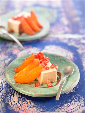 simsearch:652-03801551,k - Dessert orange et Grenade de sang Photographie de stock - Premium Libres de Droits, Code: 652-03803524
