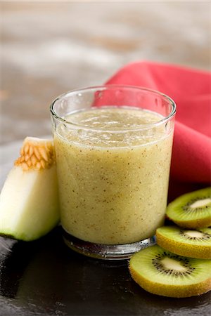 simsearch:652-03803543,k - Melon and kiwi  smoothie Stock Photo - Premium Royalty-Free, Code: 652-03803551