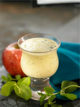 smoothie in cocktail glass - Apple and mint milkshake Stock Photo - Premium Royalty-Free, Code: 652-03803588