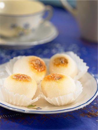 simsearch:652-03804341,k - Coconut delicacies Foto de stock - Sin royalties Premium, Código: 652-03803589