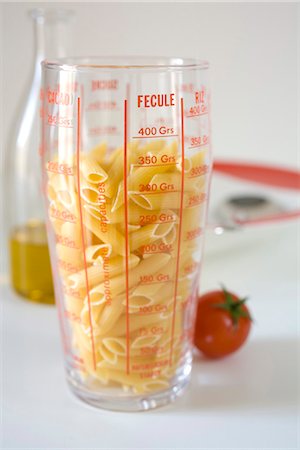 Penne in a glass measuring cup Stock Photo - Premium Royalty-Free, Code: 652-03803639