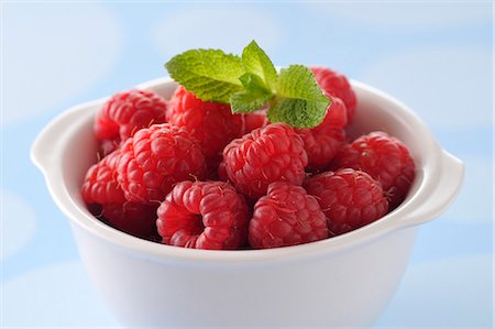 simsearch:652-03805156,k - Bowl of raspberries Stock Photo - Premium Royalty-Free, Code: 652-03803683