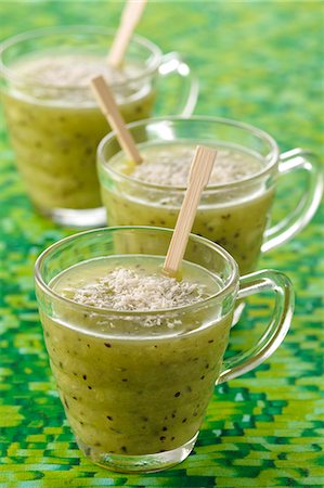 simsearch:652-03804686,k - Kiwi,lemon,ginger and cinnamon soup Foto de stock - Sin royalties Premium, Código: 652-03803731