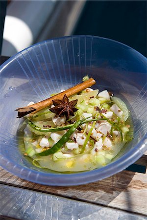 simsearch:652-03801585,k - Spicy feta, cucumber and lemon salad Foto de stock - Sin royalties Premium, Código: 652-03803763