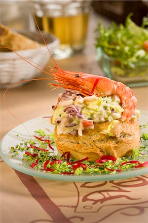 King crab and shrimp open sandwich Stock Photo - Premium Royalty-Free, Code: 652-03803806