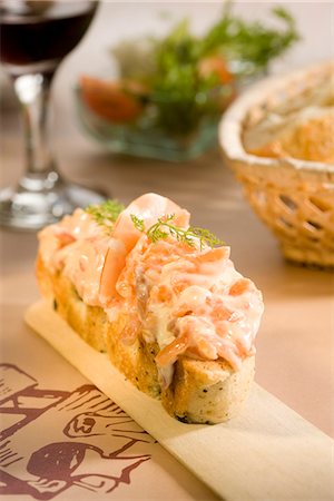 King crab and shrimp open sandwich Stock Photo - Premium Royalty-Free, Code: 652-03803809