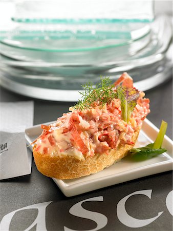 simsearch:652-03802983,k - Spanish ham and red pepper open sandwich Foto de stock - Sin royalties Premium, Código: 652-03803813