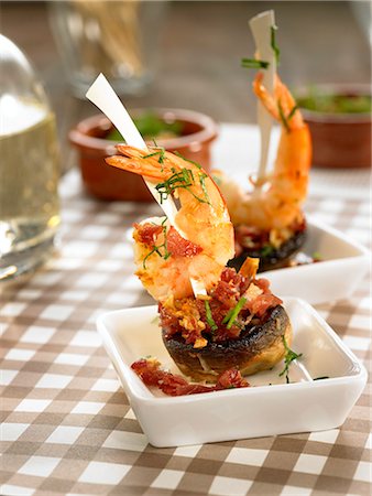 Mushroom and shrimp brochettes Stock Photo - Premium Royalty-Free, Code: 652-03803826